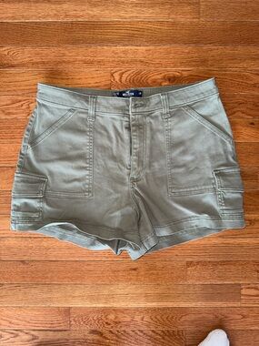 Hollister  Ulta High-rise Mom Shorts 3 inch Olive Utility Cargo Shorts
